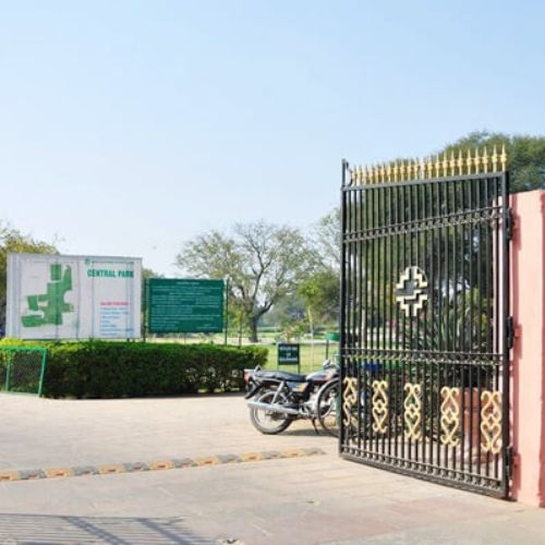 Musical fountain at Central Park Jaipur during evening hours
